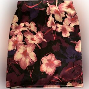 Dressbarn Size Large Floral Print Pencil Skirt in Pink and Purple
